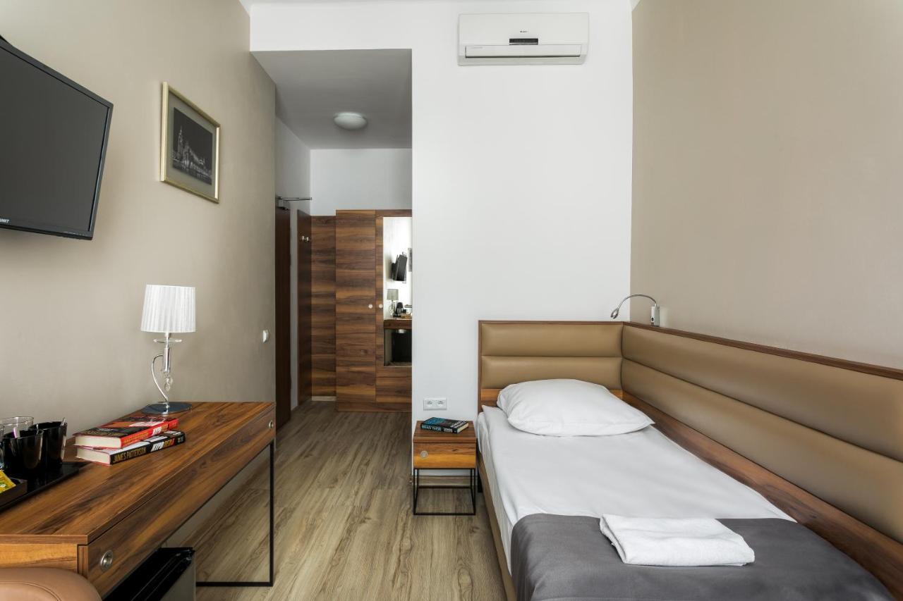 G12 Aparthotel Красков Екстериор снимка